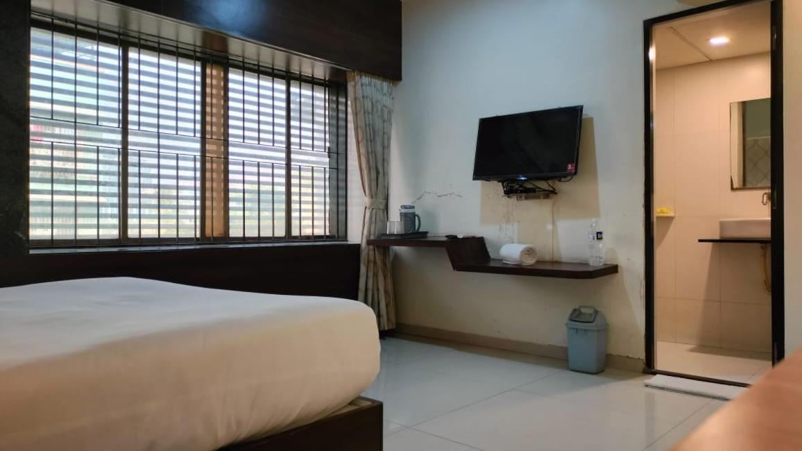 Hotel Sai Nidhi Executive-Mindspace Airoli Navi Mumbai Ngoại thất bức ảnh